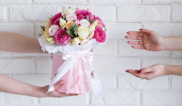 Flower arrangements delivery