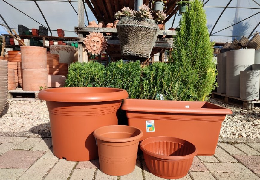 Plastic pots