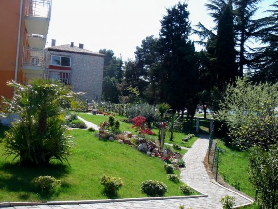Vrt stambene zgrade u Umagu